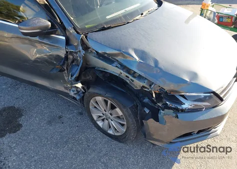 2015 Volkswagen Jetta 1.8T Se z USA, uszkodzony, nr VIN 3VWD07AJ8FM262076